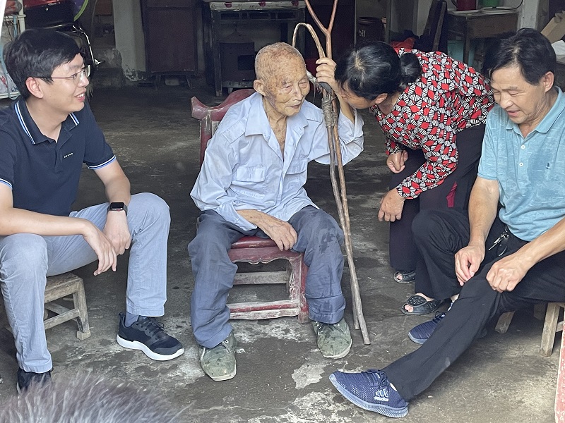 區(qū)人大代表、集團(tuán)副總馮小龍走訪潘塘福利院為老人送關(guān)懷